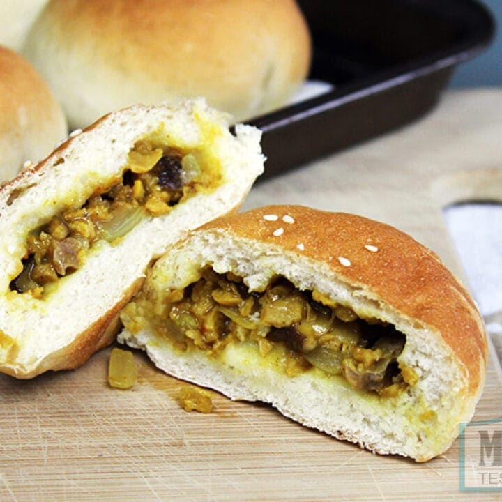 Curry beef bun
